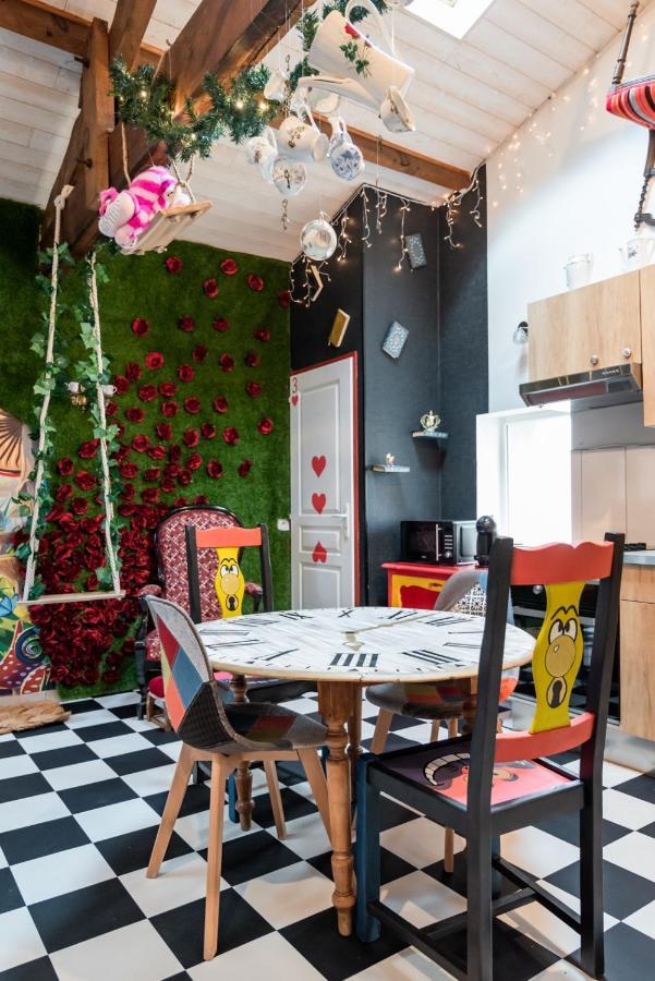 Insolite Alice In Wonderland Gujan-Mestras Exteriér fotografie