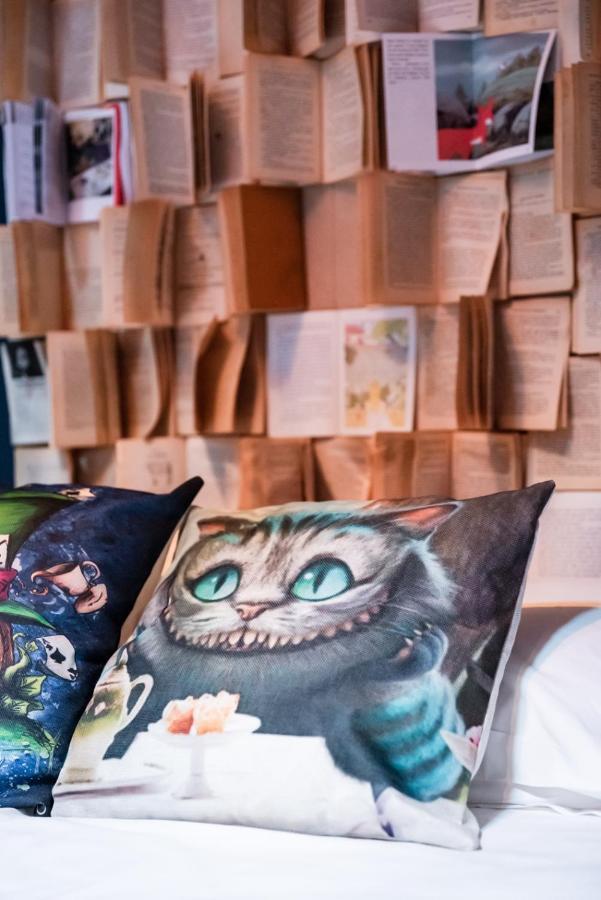 Insolite Alice In Wonderland Gujan-Mestras Exteriér fotografie