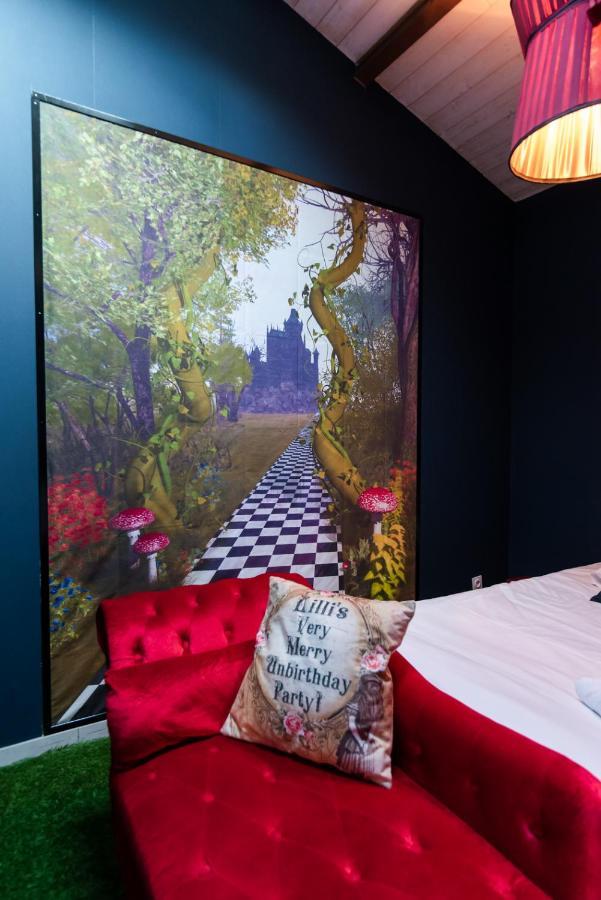 Insolite Alice In Wonderland Gujan-Mestras Exteriér fotografie