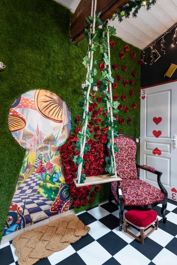 Insolite Alice In Wonderland Gujan-Mestras Exteriér fotografie